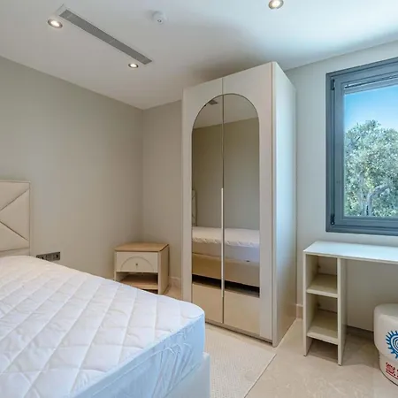 Stunning 5-bedroom With Panoramic View Of Marina *