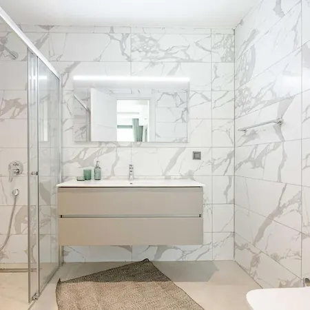 Stunning 5-bedroom With Panoramic View Of Marina 빌라