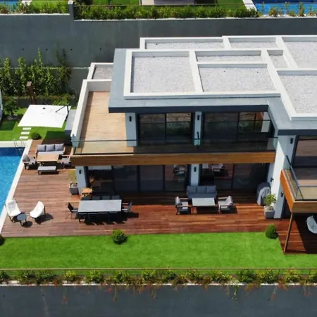 Stunning 5-bedroom With Panoramic View Of Marina * Яликовак