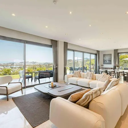 Stunning 5-bedroom With Panoramic View Of Marina Вилла *